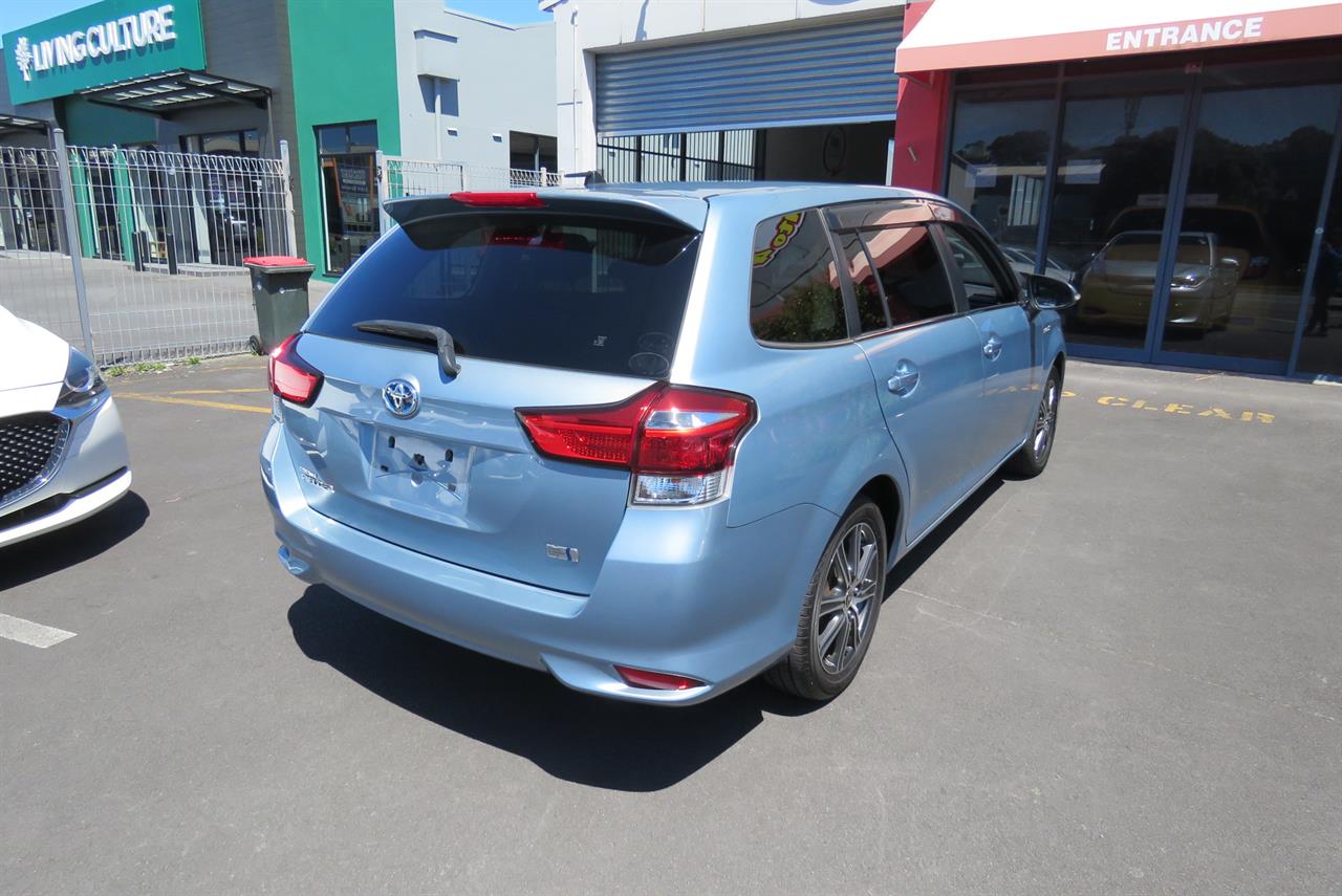 2015 Toyota Corolla thumbnail