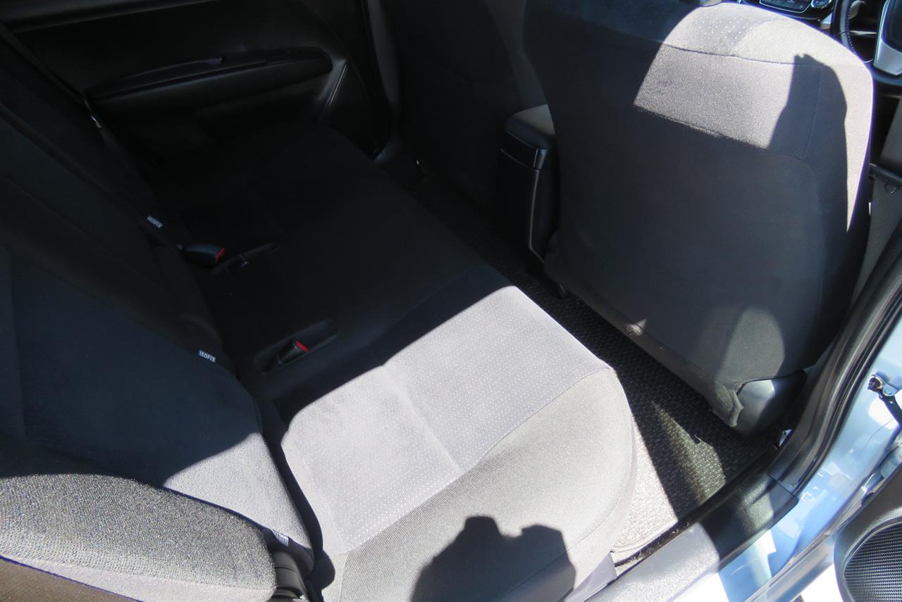 2015 Toyota Corolla thumbnail