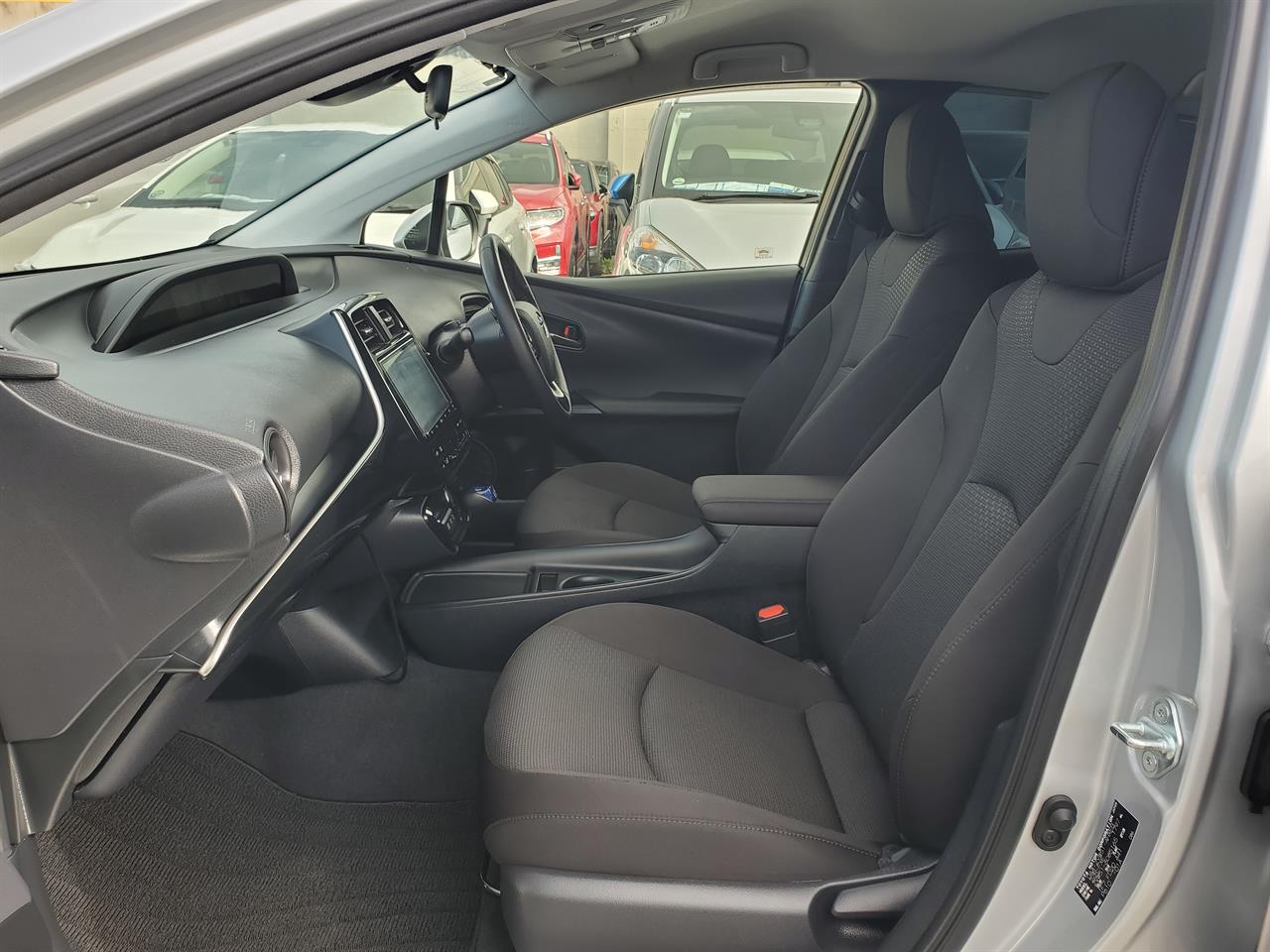2019 Toyota Prius thumbnail