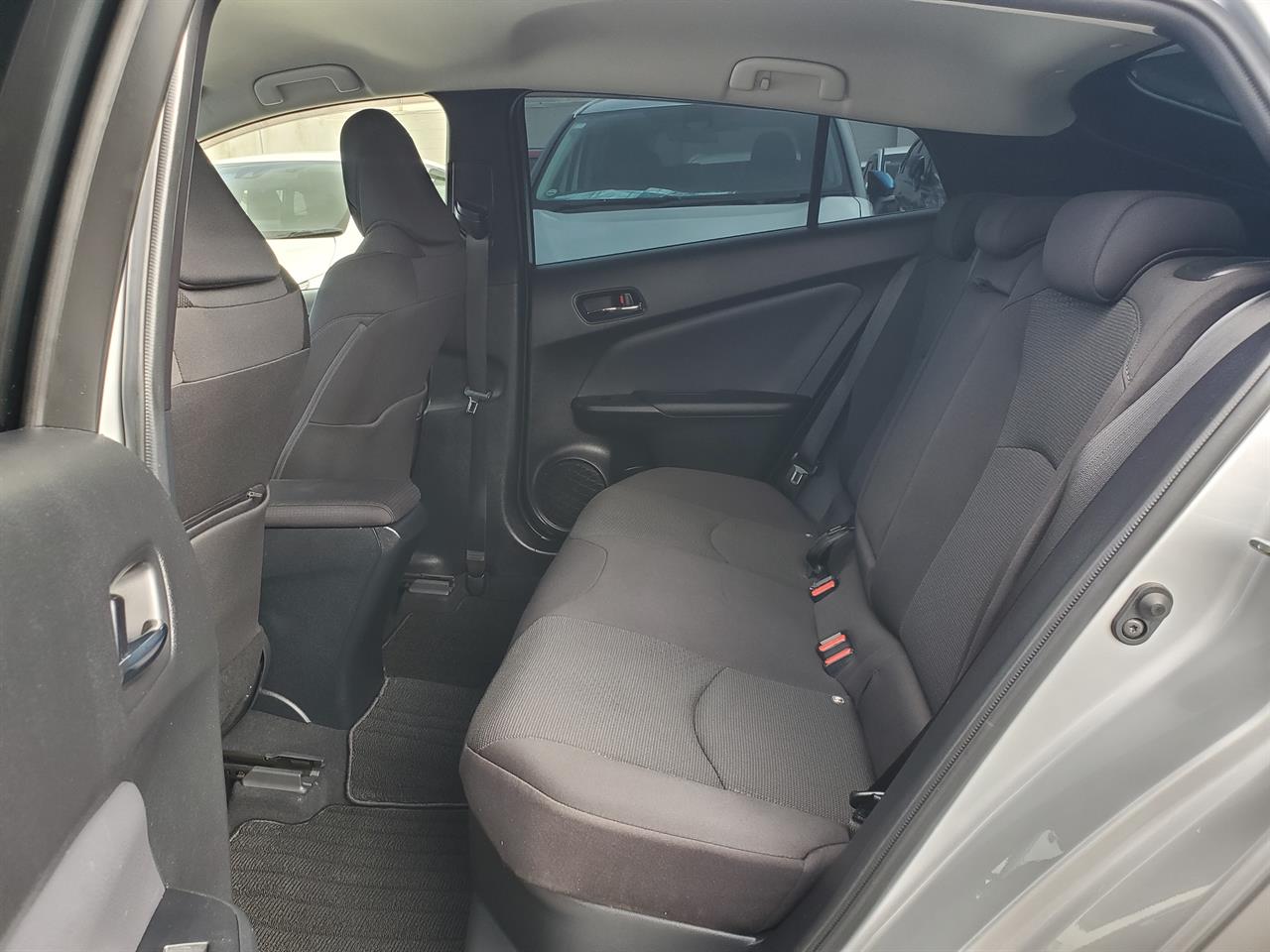 2019 Toyota Prius thumbnail