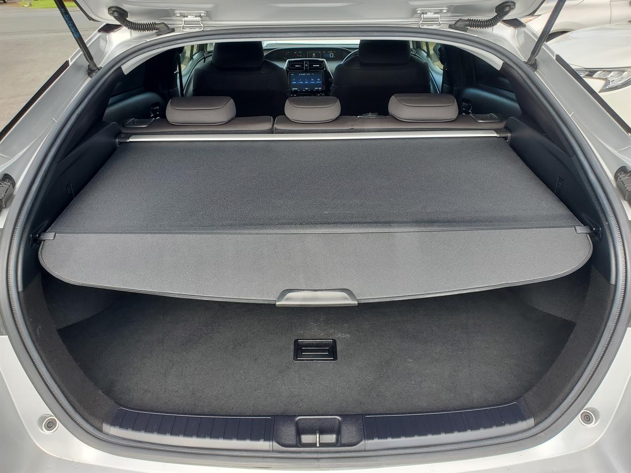 2019 Toyota Prius thumbnail