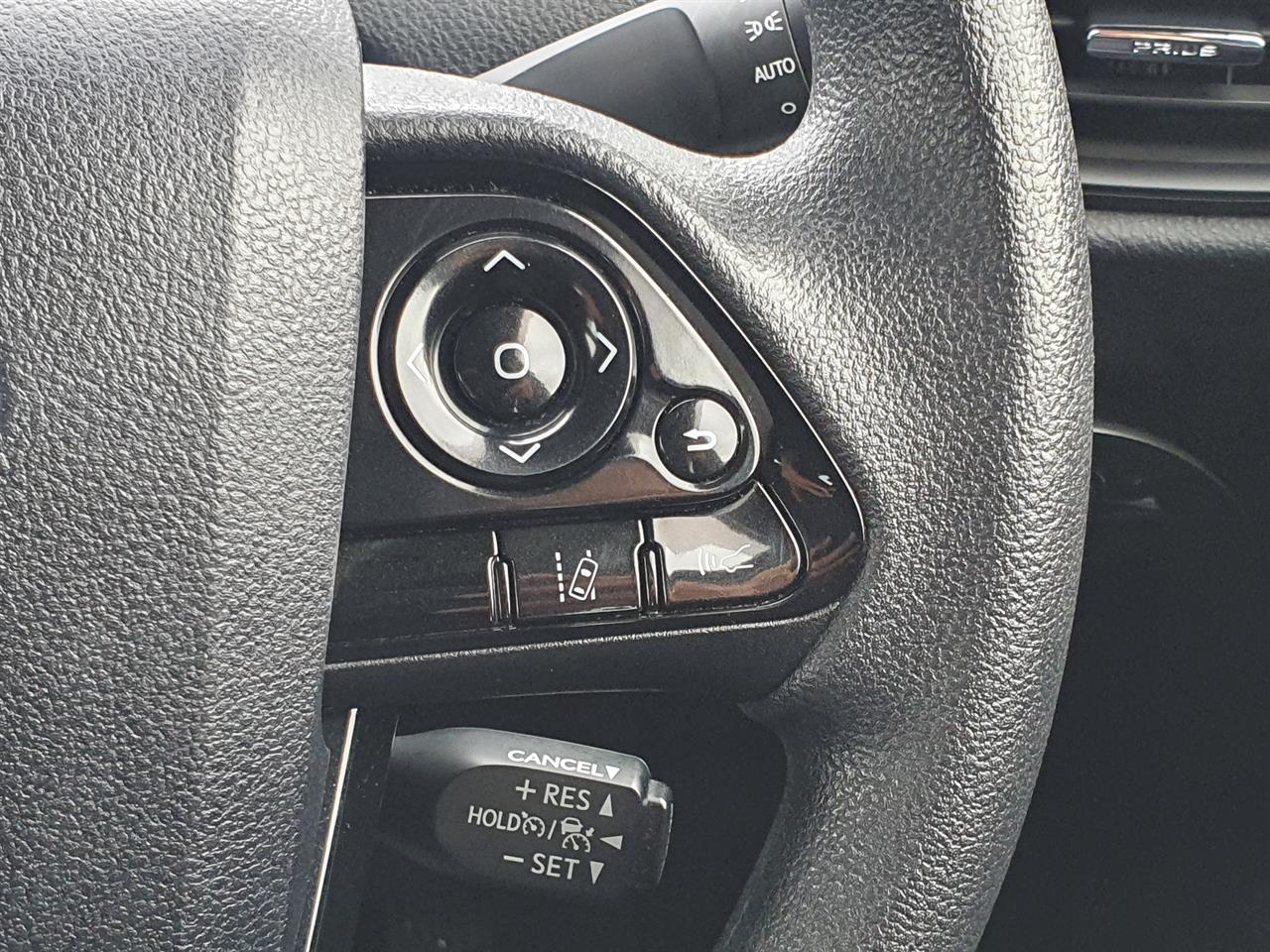 2019 Toyota Prius thumbnail