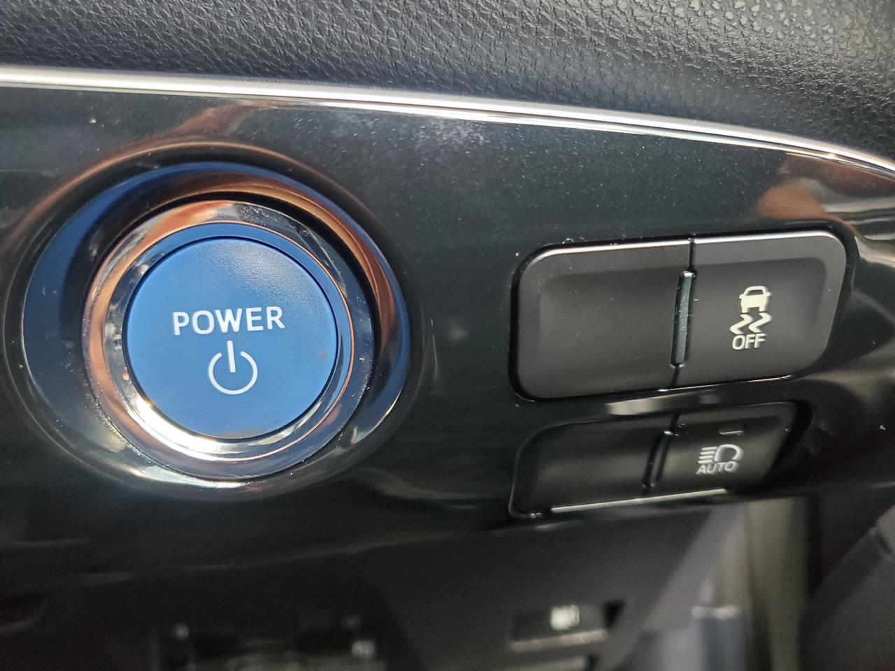 2019 Toyota Prius thumbnail