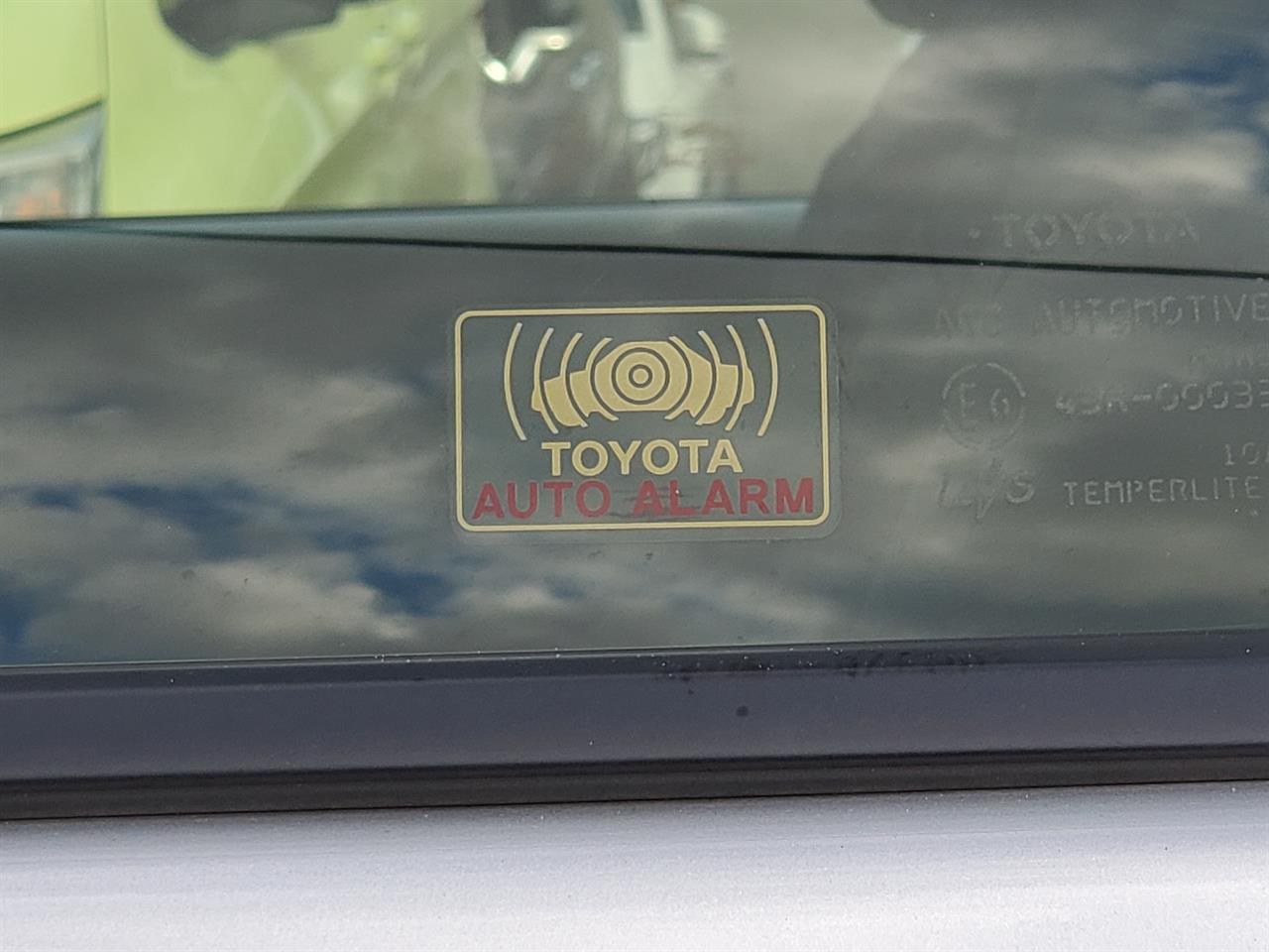 2019 Toyota Prius thumbnail