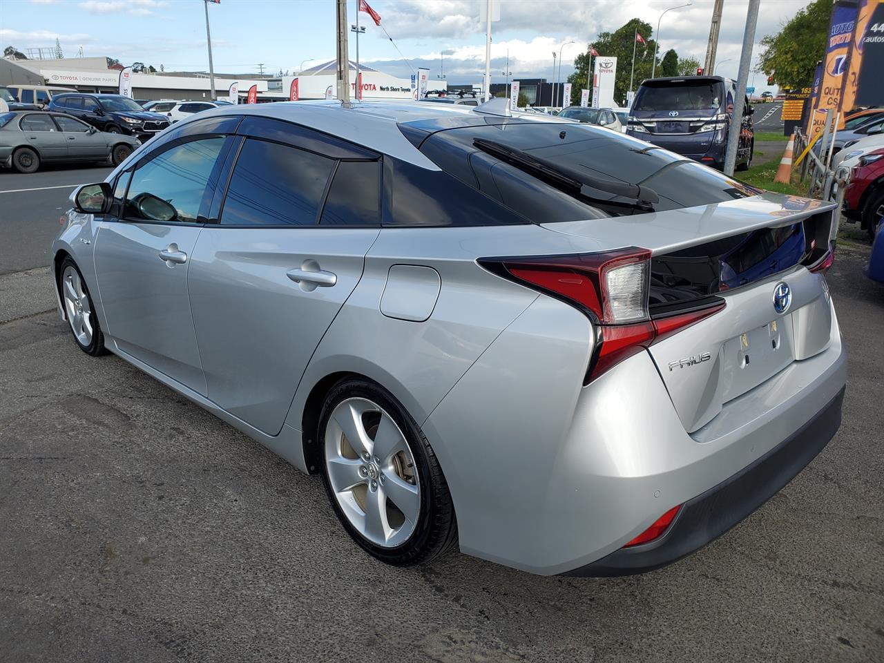 2019 Toyota Prius thumbnail