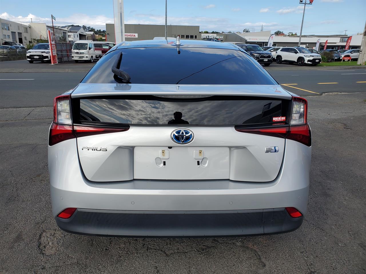 2019 Toyota Prius thumbnail