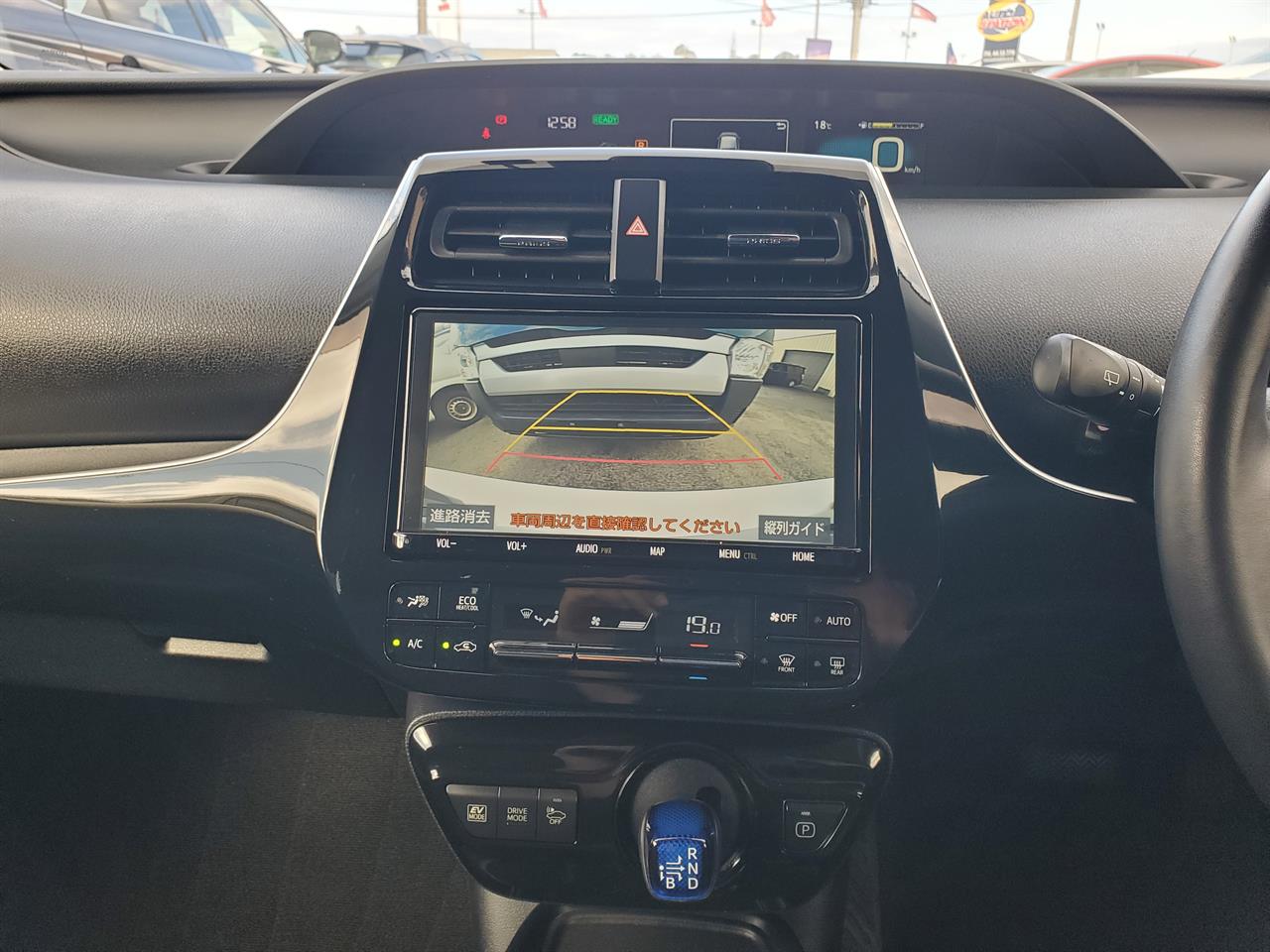 2019 Toyota Prius thumbnail