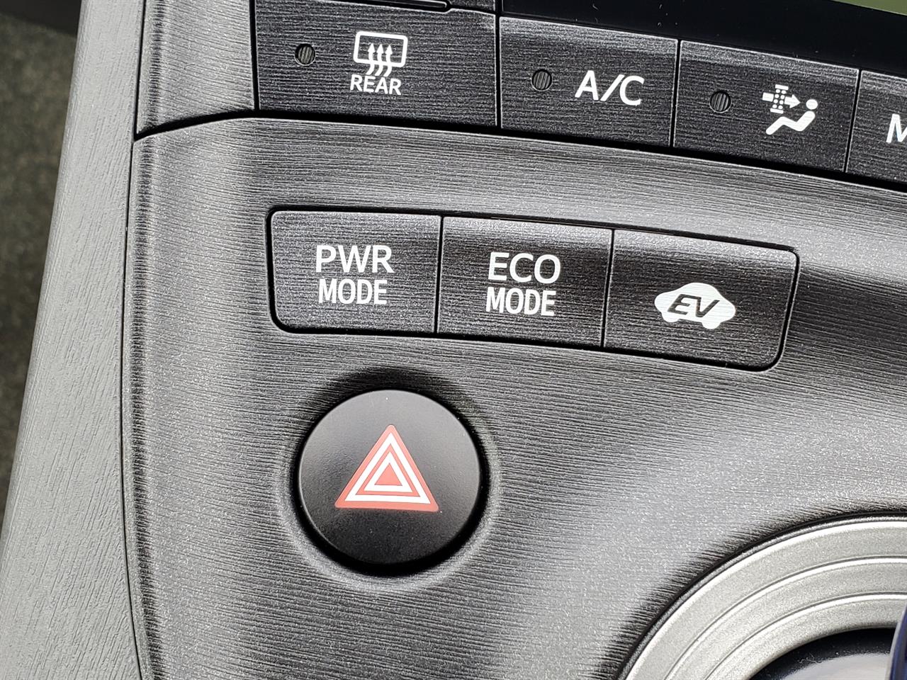 2012 Toyota Prius thumbnail