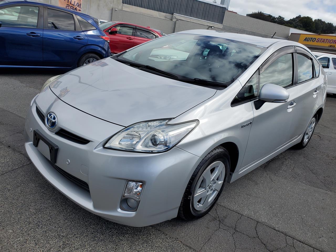 2012 Toyota Prius thumbnail