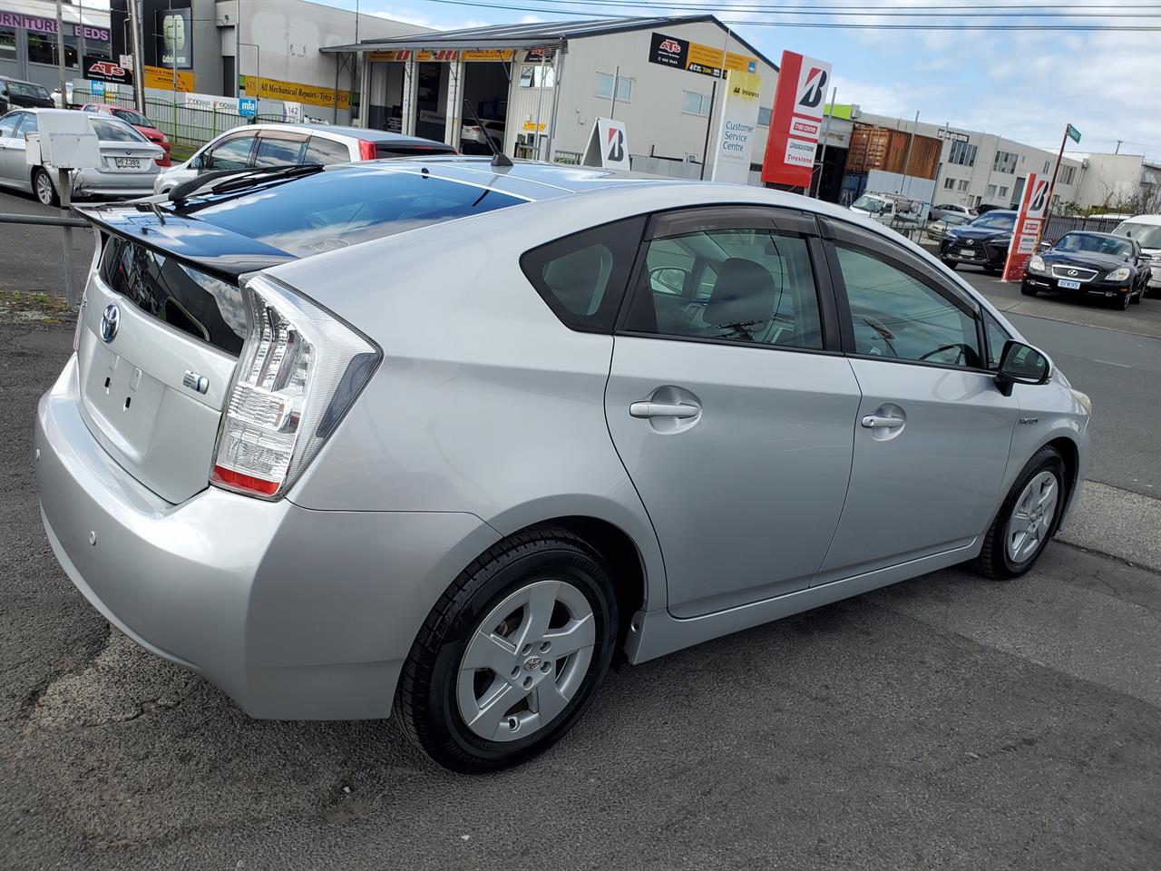 2012 Toyota Prius thumbnail