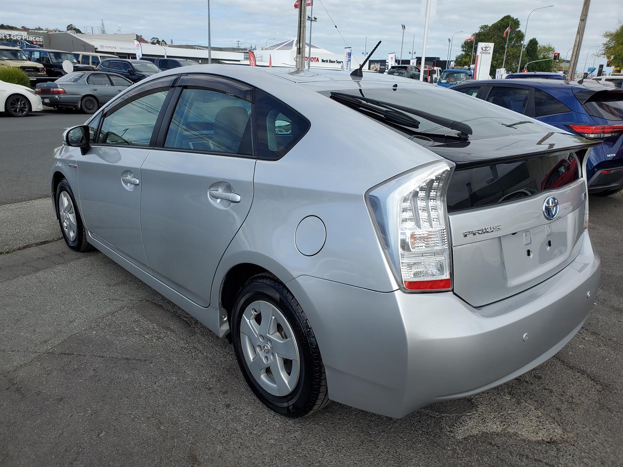 2012 Toyota Prius thumbnail