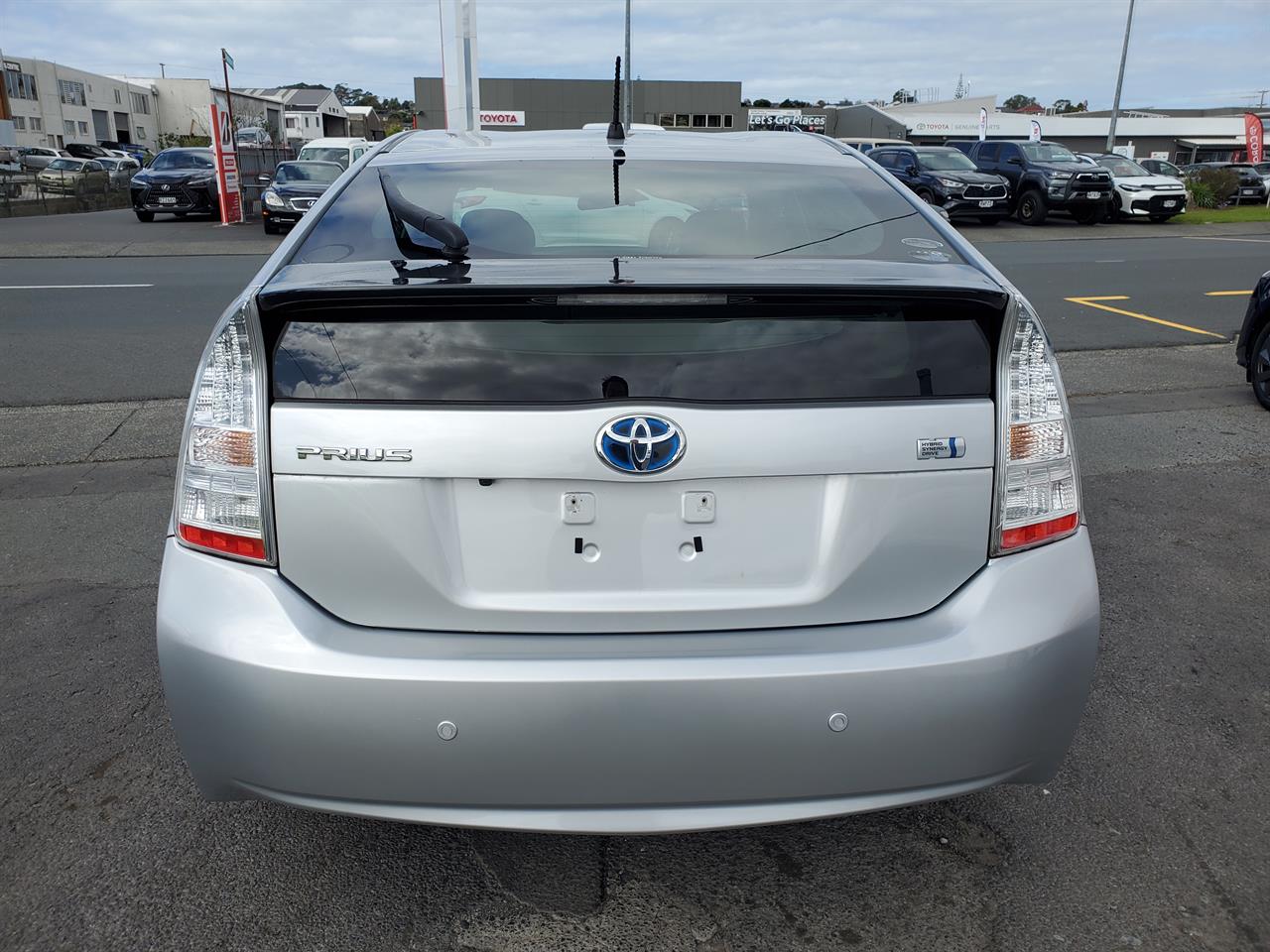 2012 Toyota Prius thumbnail