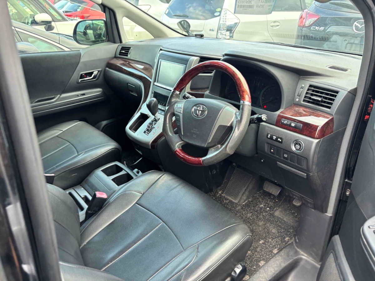 2012 Toyota Vellfire thumbnail