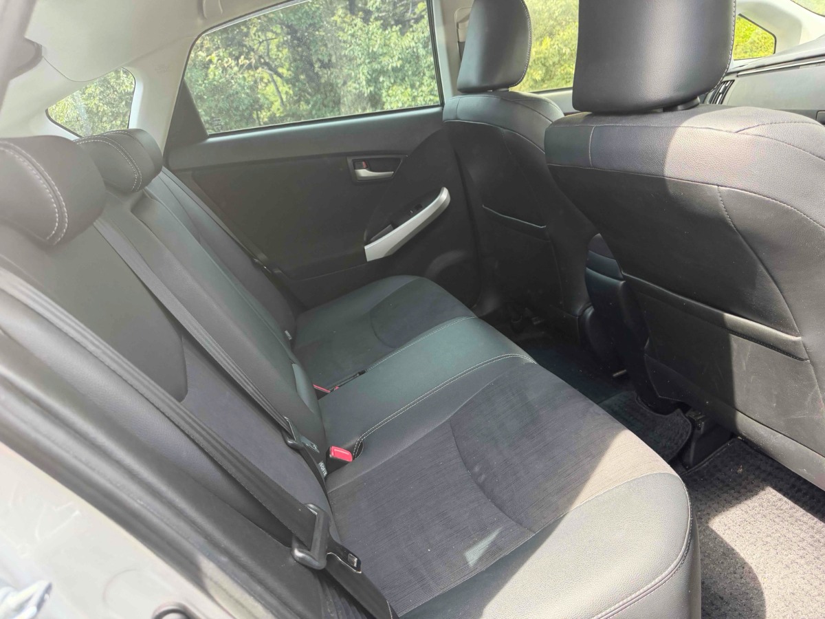 2015 Toyota Prius thumbnail