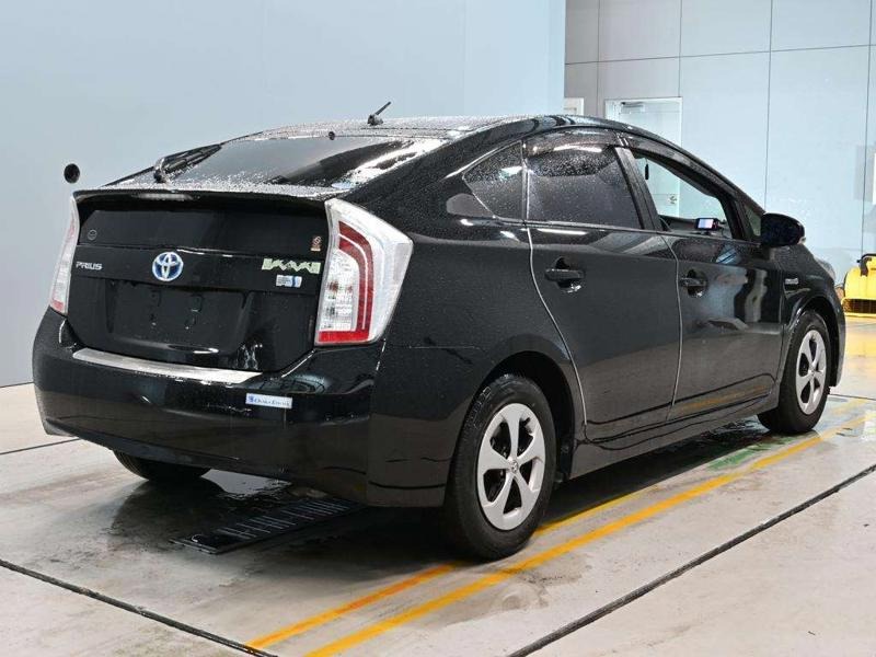 2015 Toyota Prius thumbnail