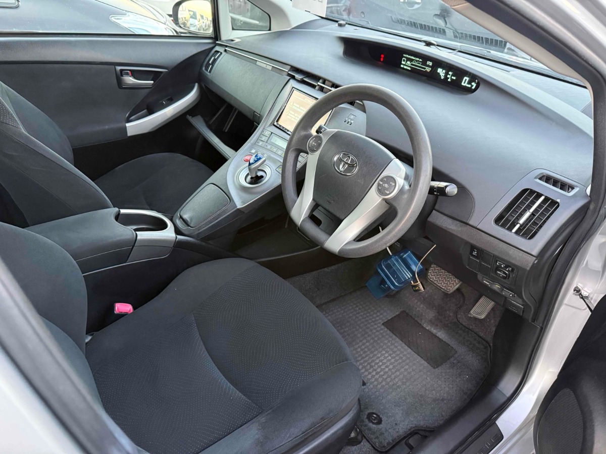 2012 Toyota Prius thumbnail