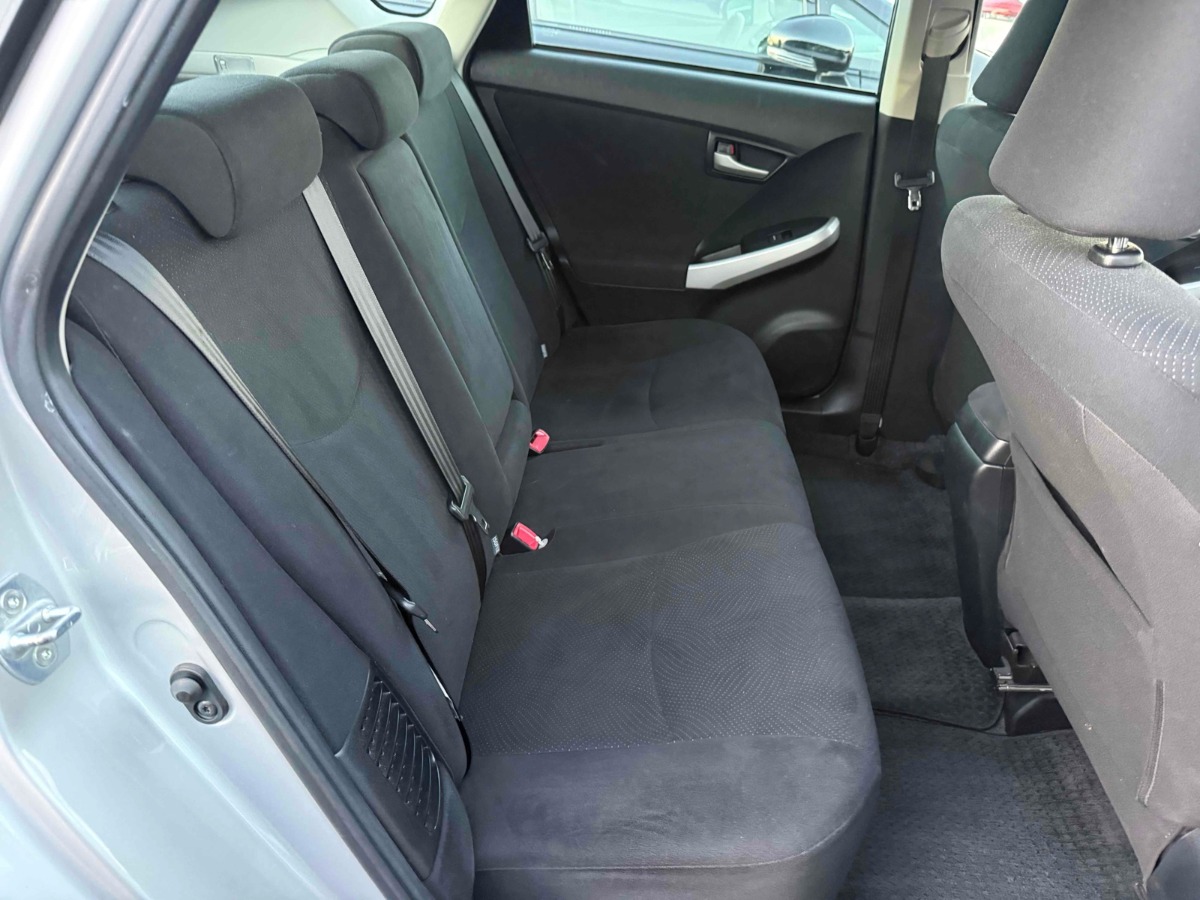 2012 Toyota Prius thumbnail