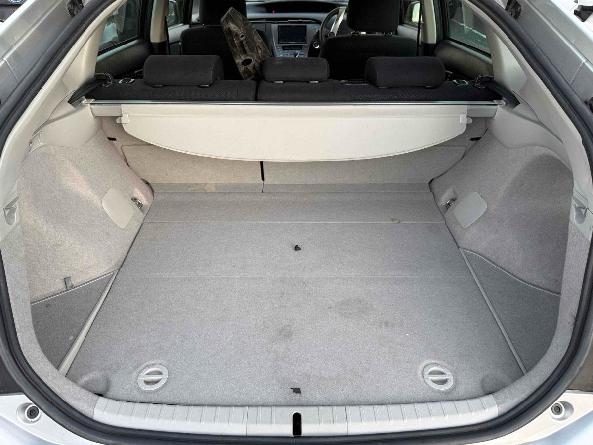 2012 Toyota Prius thumbnail