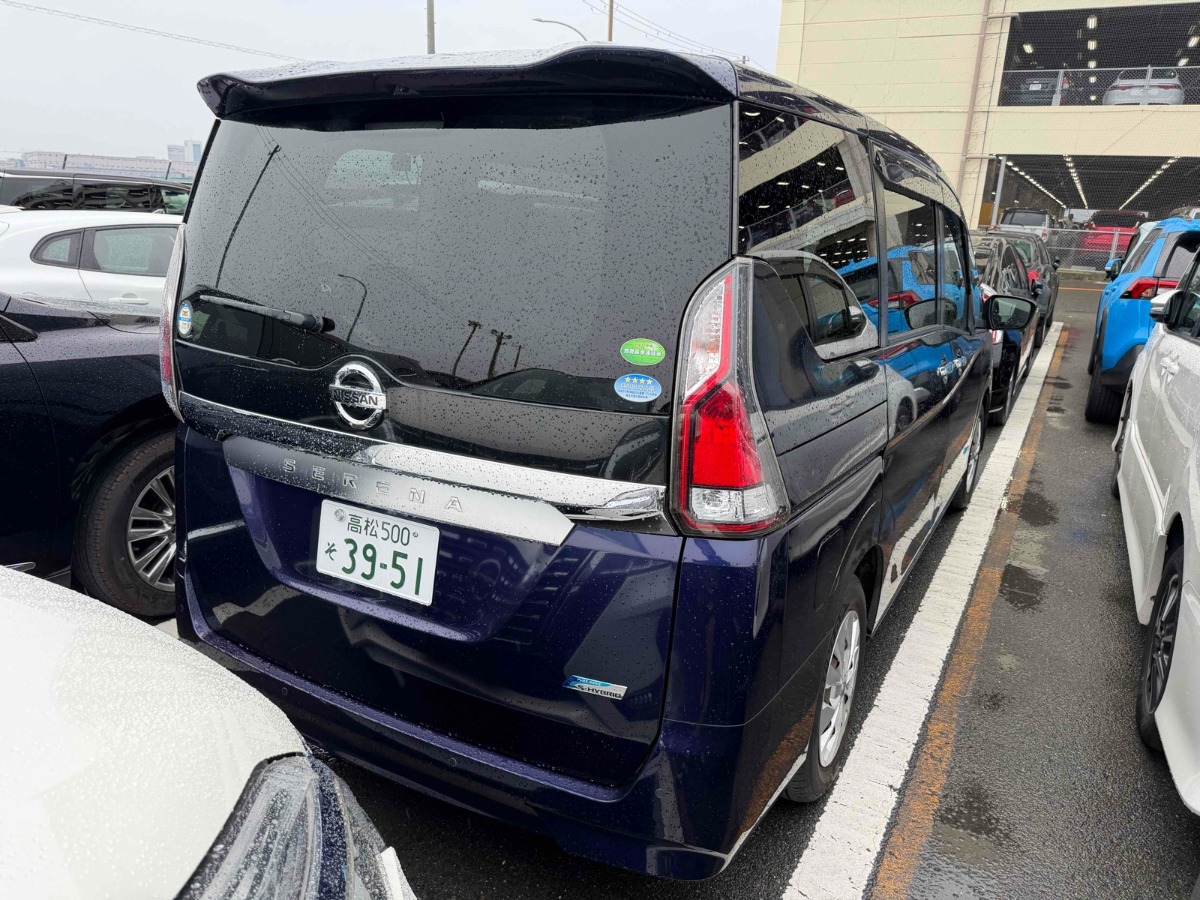 2017 Nissan Serena thumbnail