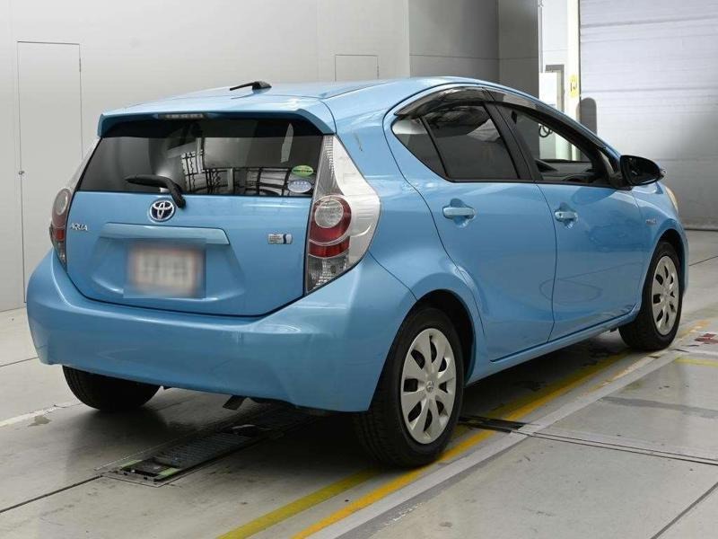 2014 Toyota Aqua thumbnail
