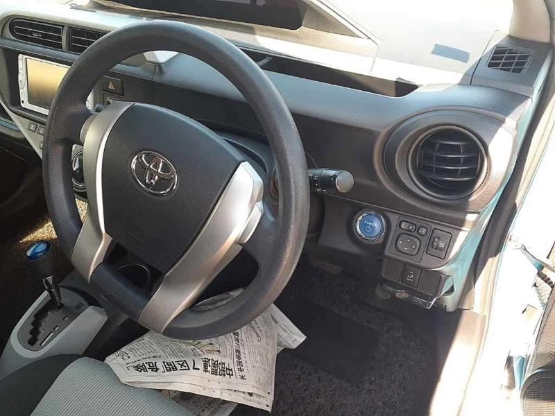 2014 Toyota Aqua thumbnail