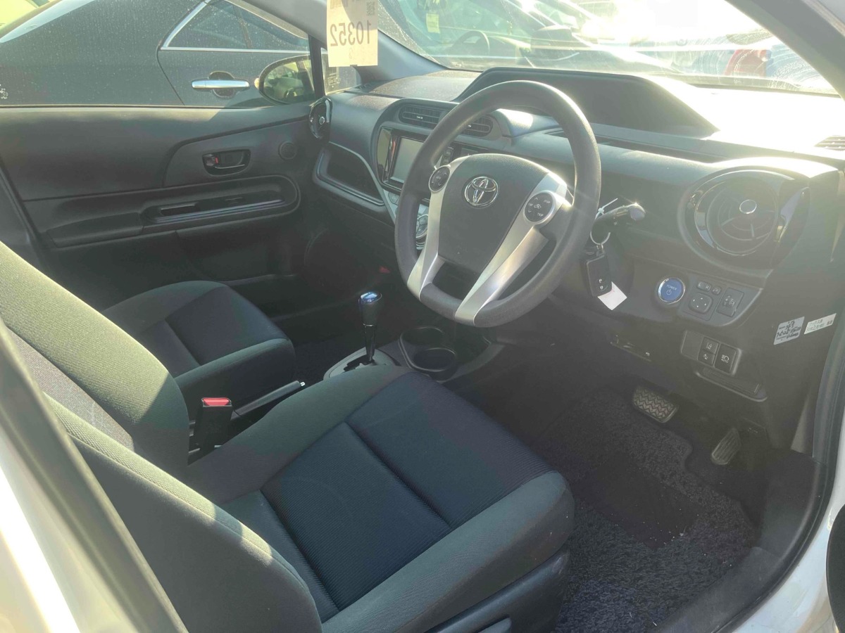 2016 Toyota Aqua thumbnail