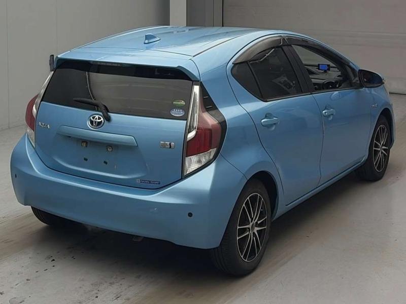 2015 Toyota Aqua thumbnail