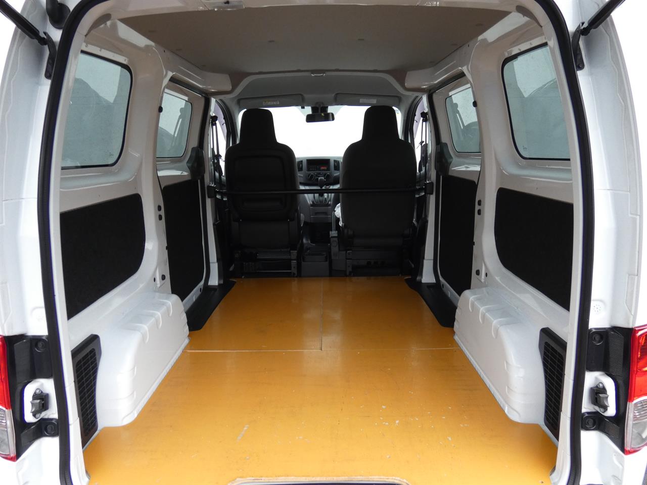 2020 Nissan NV200 thumbnail