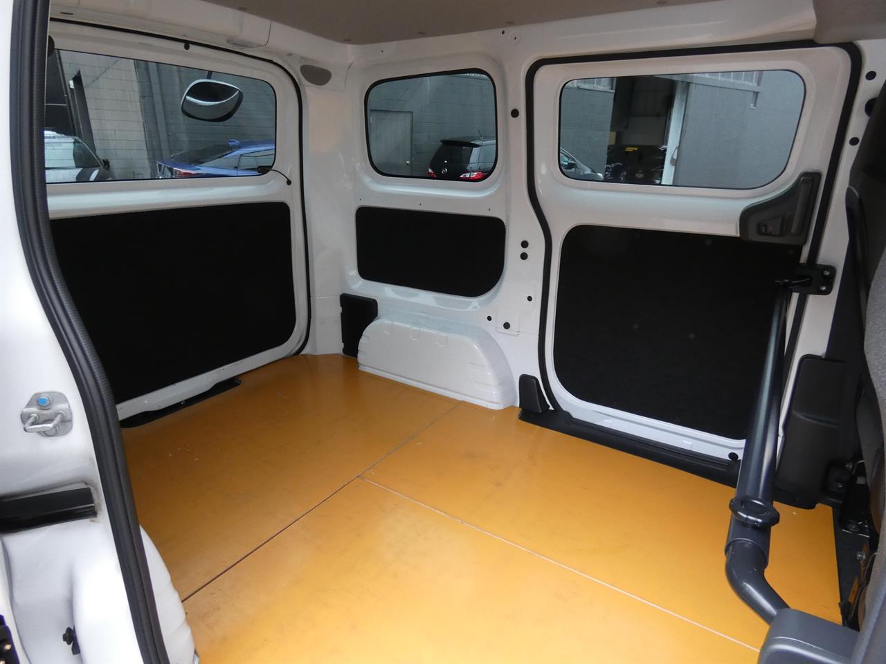 2020 Nissan NV200 thumbnail