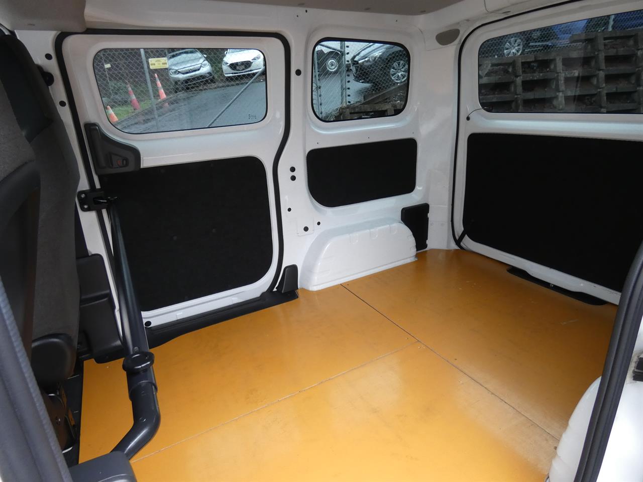 2020 Nissan NV200 thumbnail