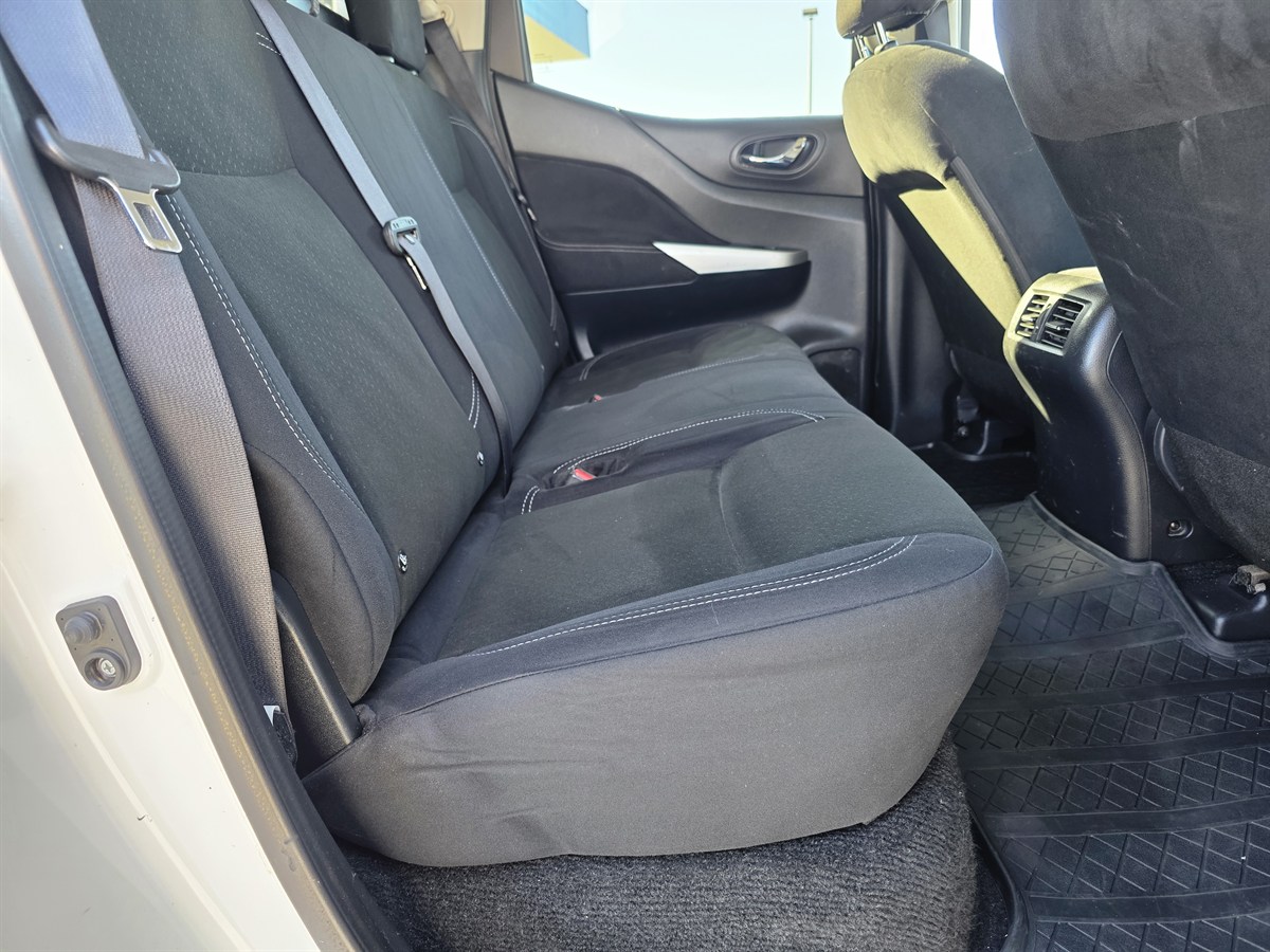 2020 Nissan Navara thumbnail