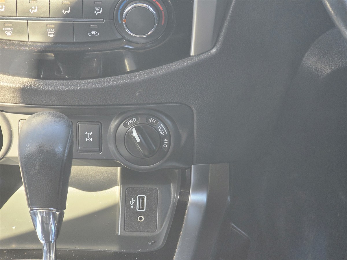 2020 Nissan Navara thumbnail
