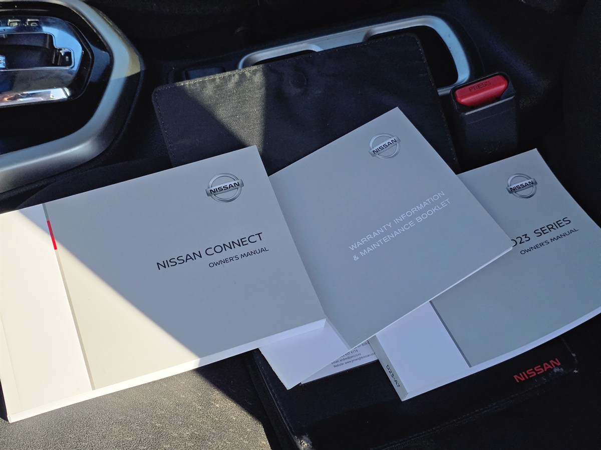2020 Nissan Navara thumbnail