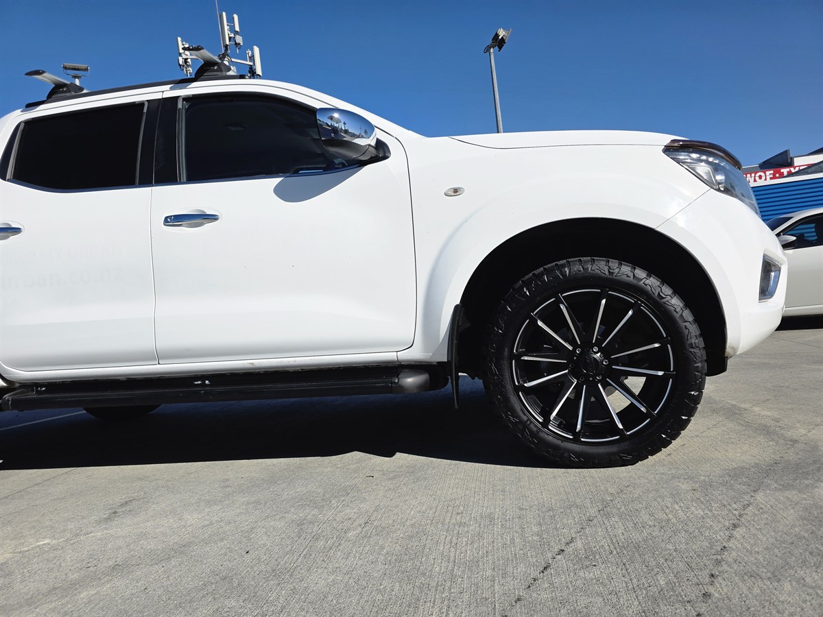 2020 Nissan Navara thumbnail