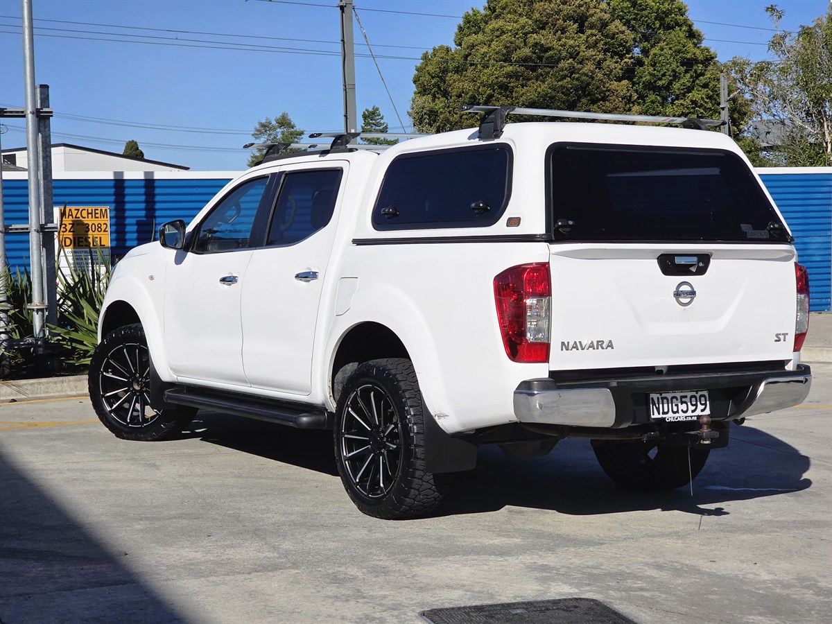 2020 Nissan Navara thumbnail