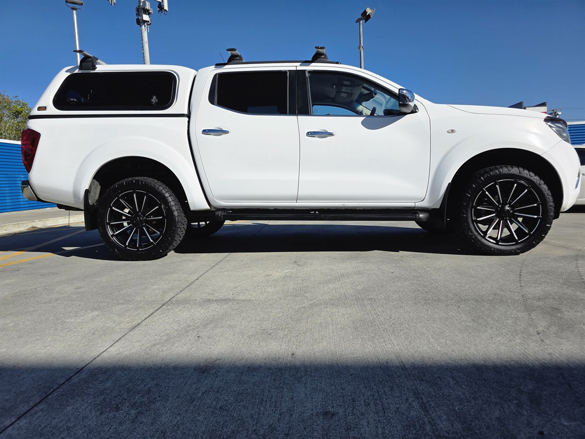 2020 Nissan Navara thumbnail