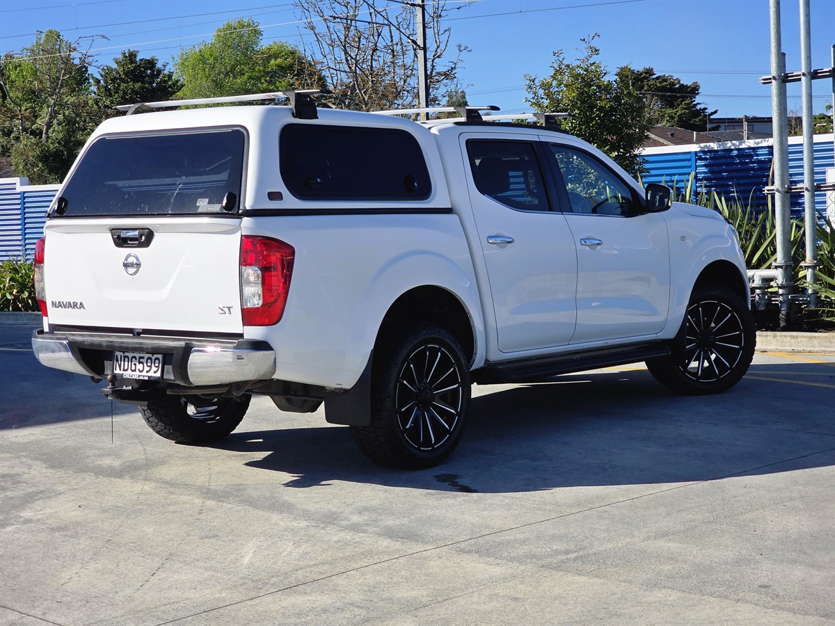 2020 Nissan Navara thumbnail
