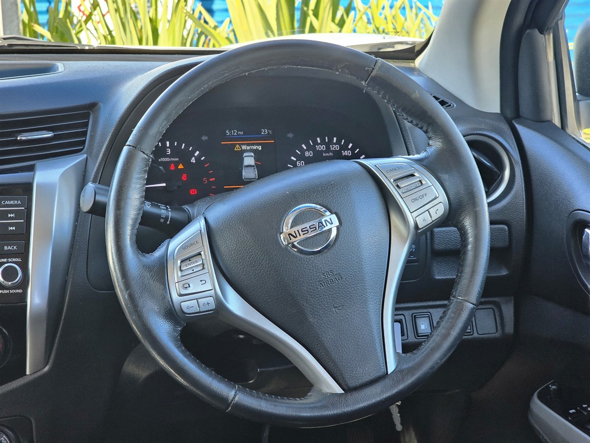 2020 Nissan Navara thumbnail