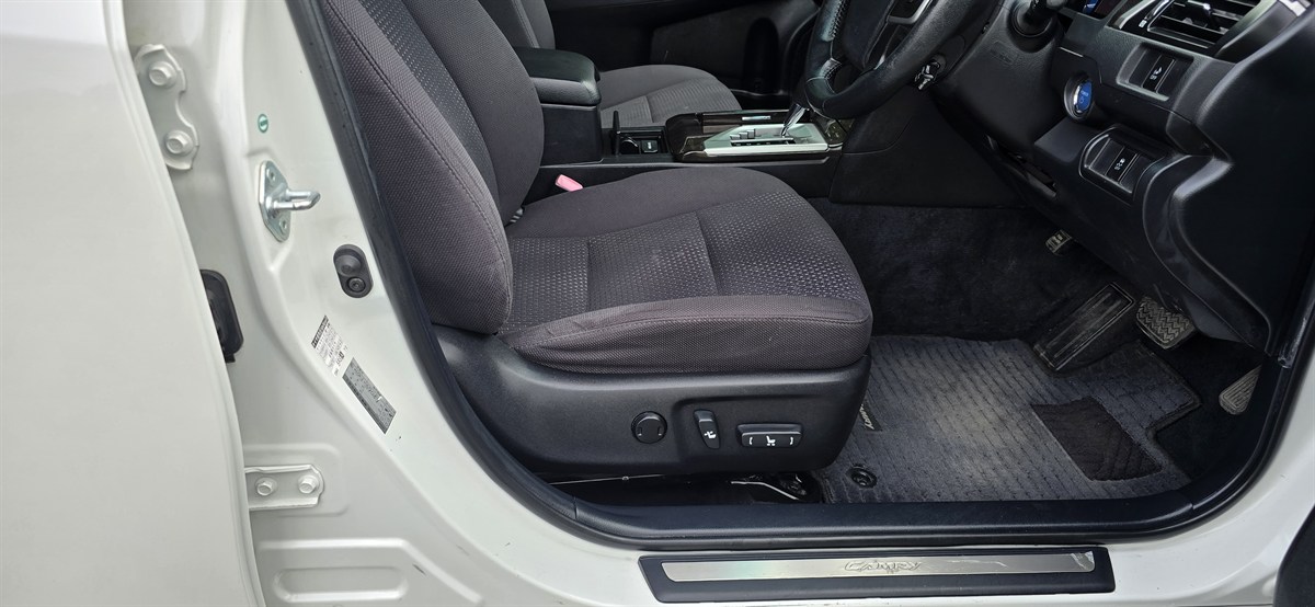 2013 Toyota Camry thumbnail