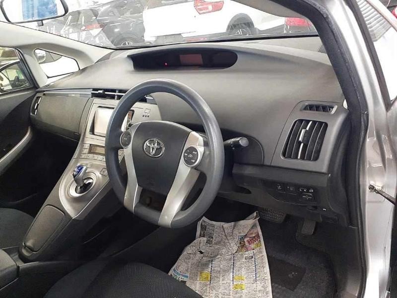 2013 Toyota Prius thumbnail