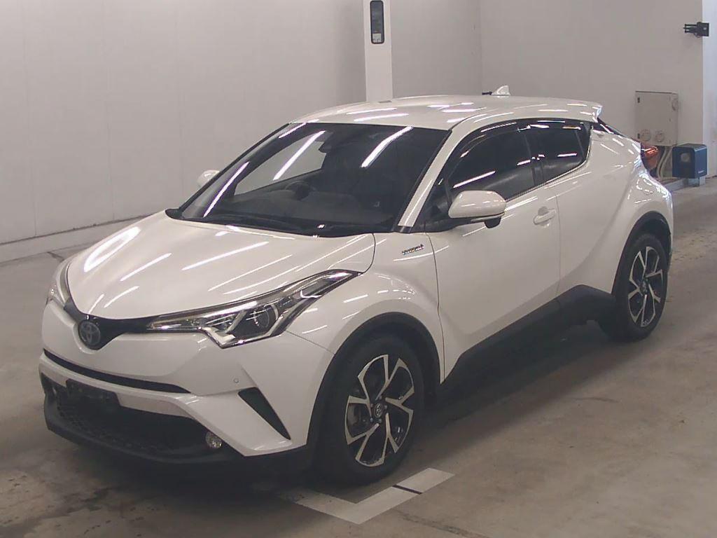 2017 Toyota C-HR thumbnail