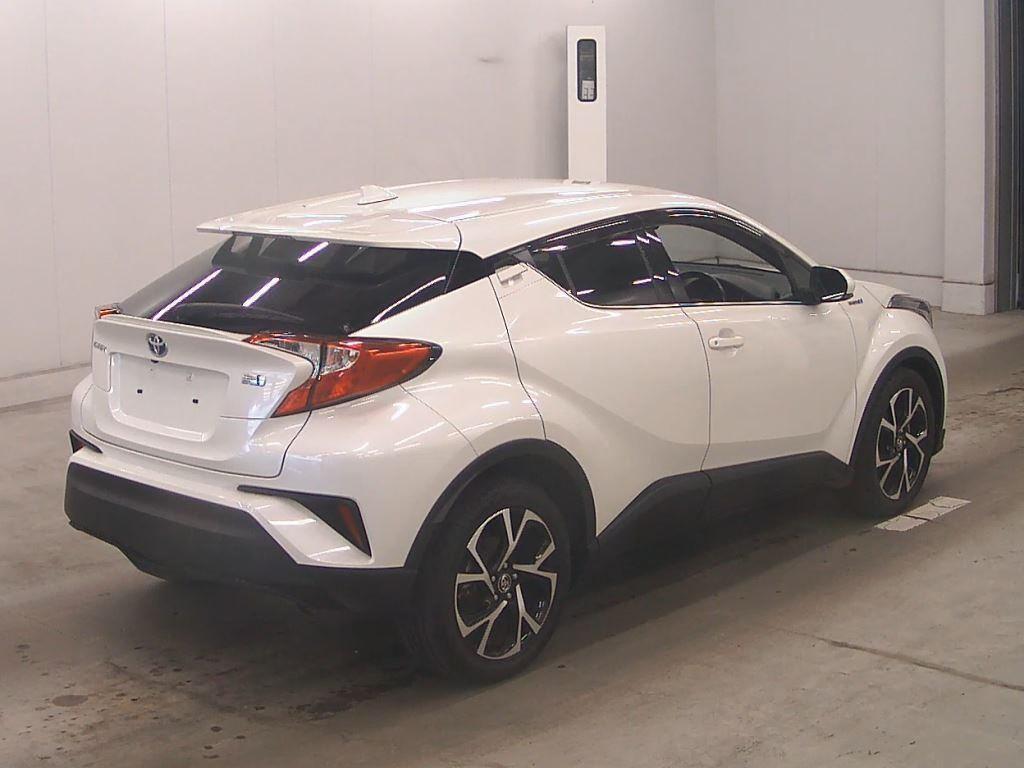 2017 Toyota C-HR thumbnail