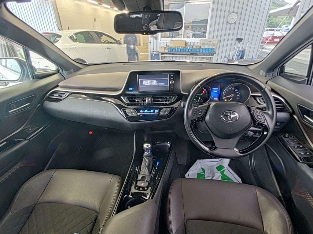 2017 Toyota C-HR thumbnail