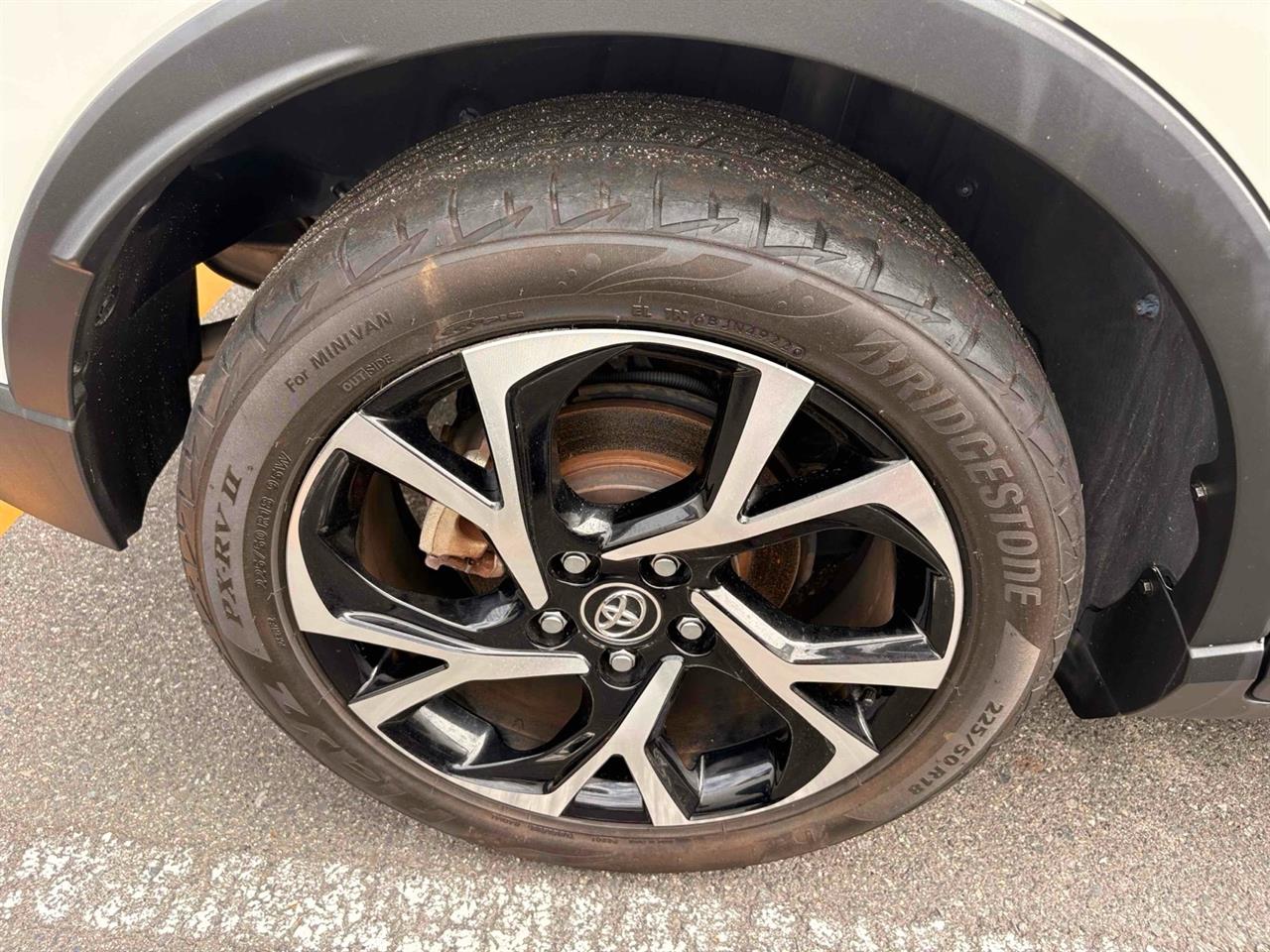 2017 Toyota C-HR thumbnail