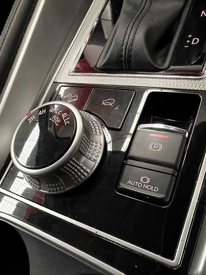 2024 Mitsubishi Pajero thumbnail