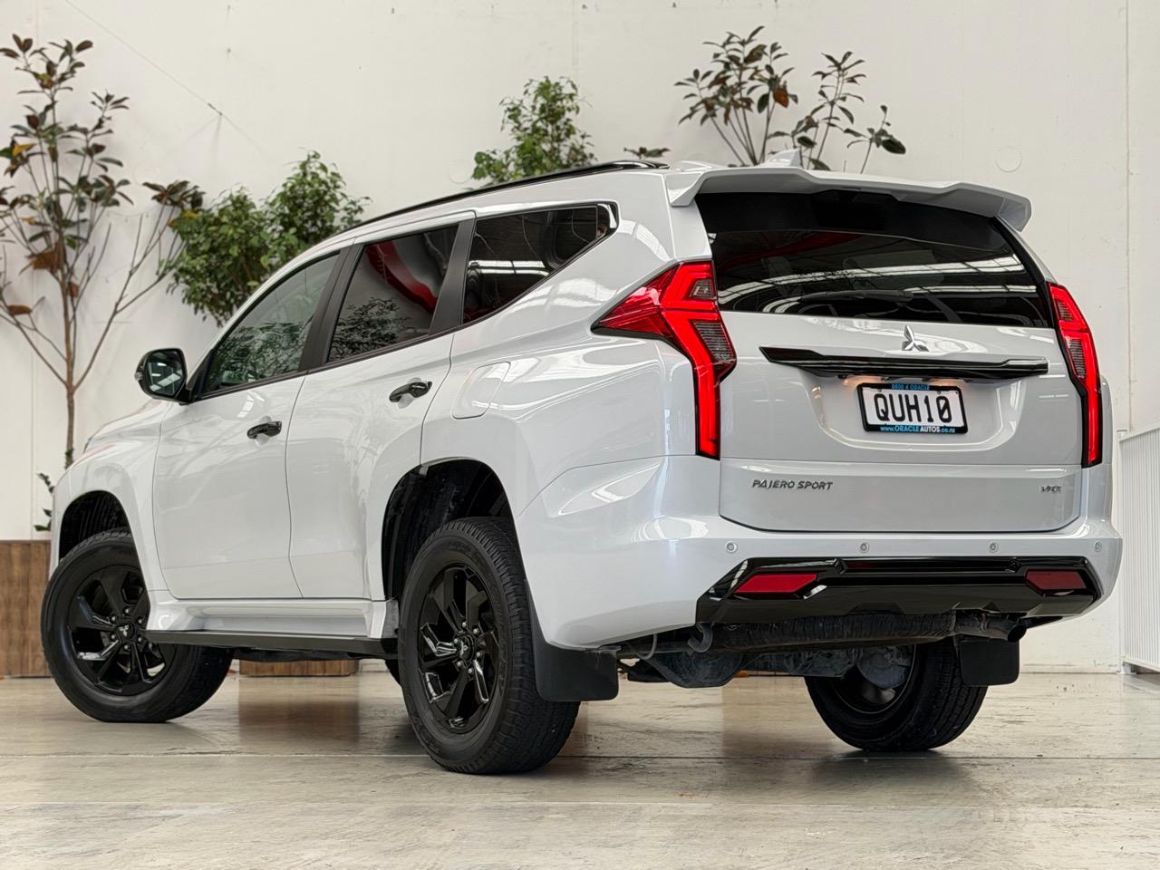 2024 Mitsubishi Pajero thumbnail