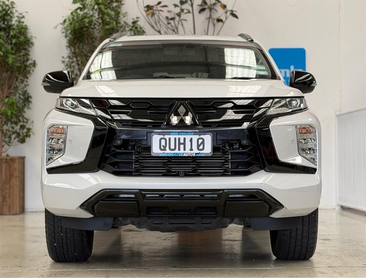 2024 Mitsubishi Pajero thumbnail