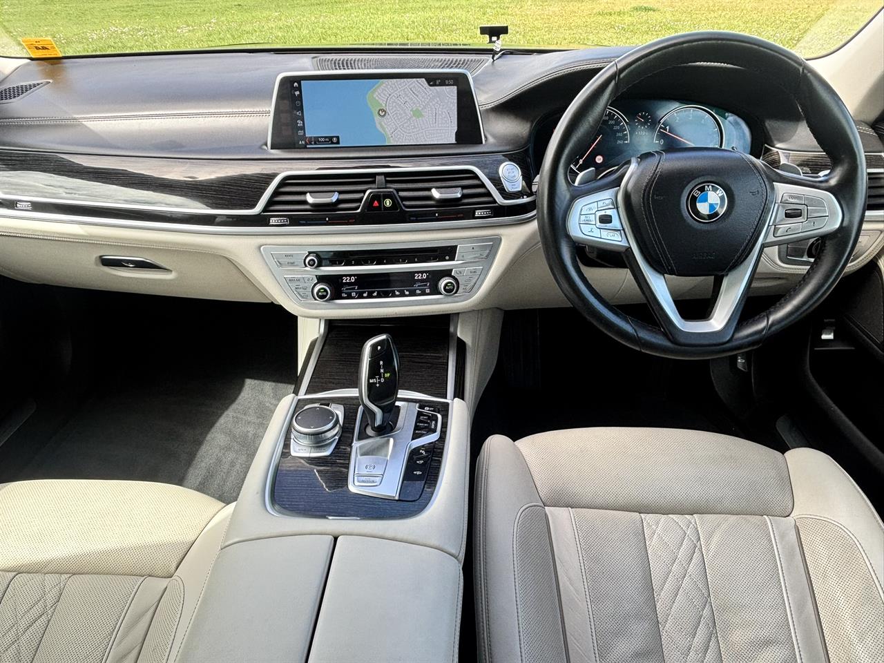 2017 BMW 750i thumbnail