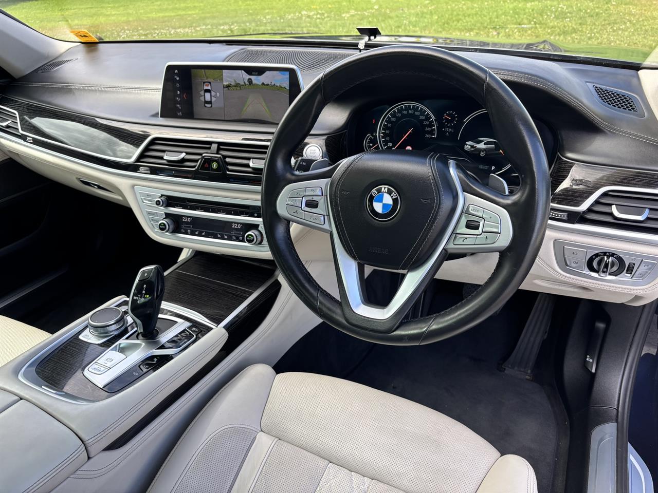 2017 BMW 750i thumbnail