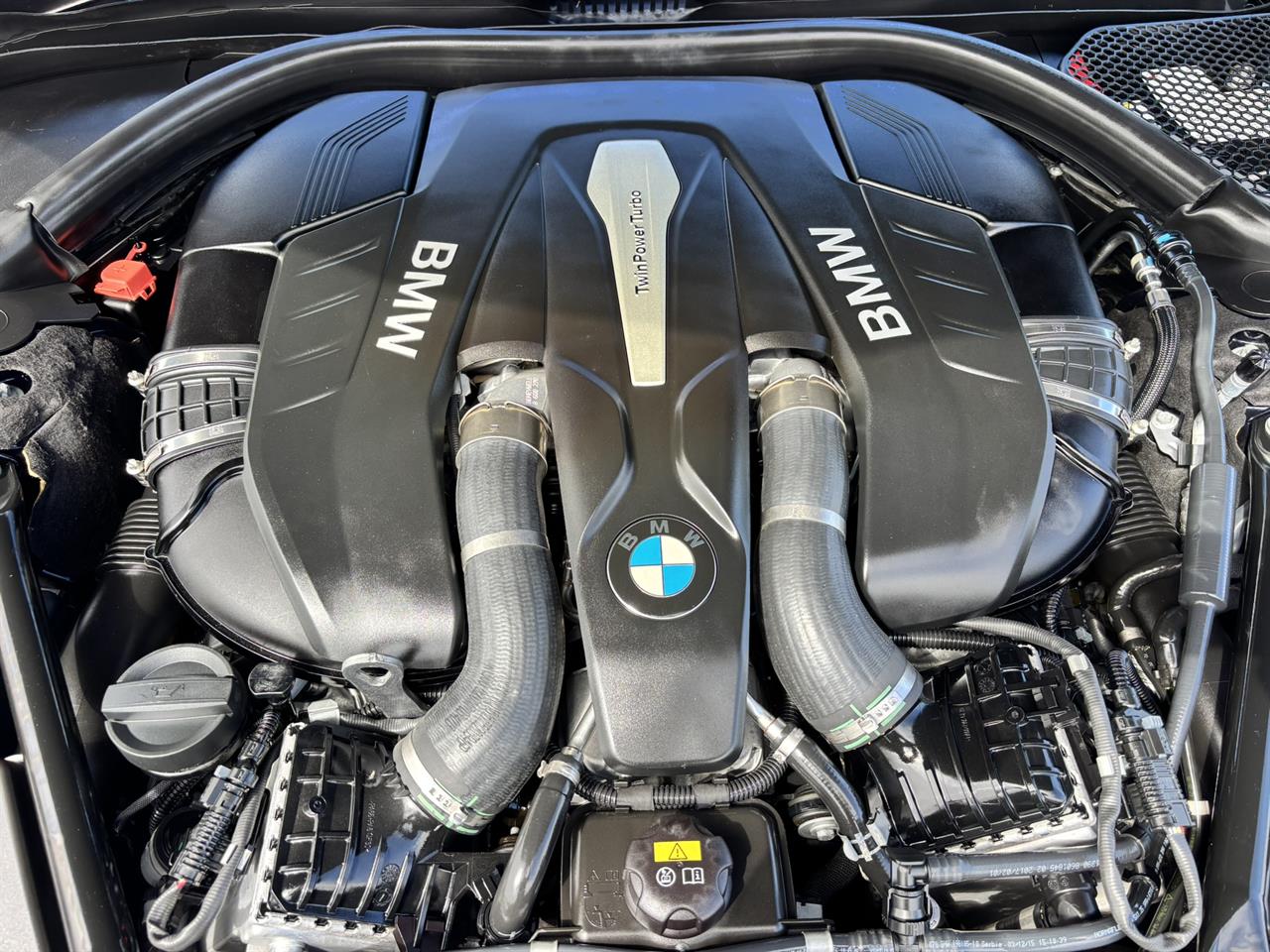 2017 BMW 750i thumbnail